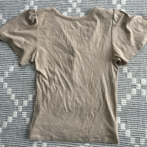 LOFT Tan Henley top with gathered puff sleeves - Picture 5 of 7